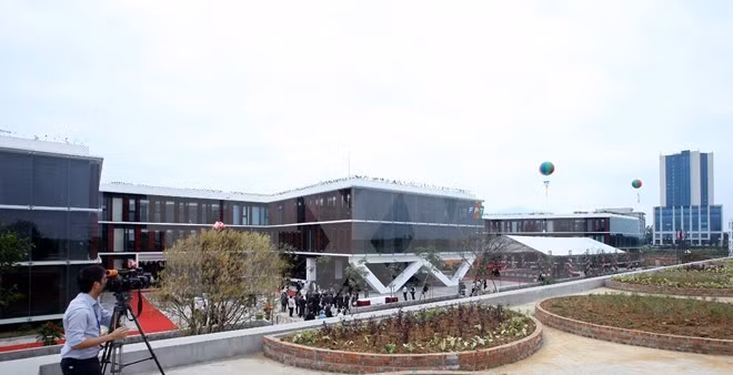 Hoa Lac Hi-Tech Park boosts investment climate improvement ảnh 1