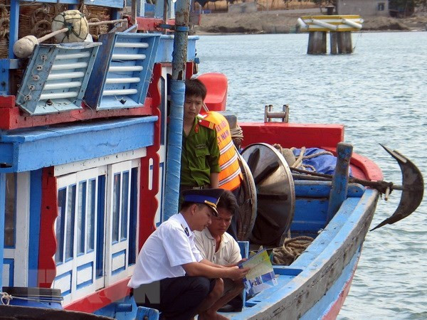 Satellite-positioning devices provided for Ninh Thuan to fight IUU fishing ảnh 1 Satellite-positioning devices provided for Ninh Thuan to fight IUU fishing ảnh 1