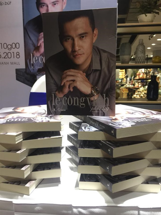 Vietnamese football star releases autobiography ảnh 1 Vietnamese football star releases autobiography ảnh 1