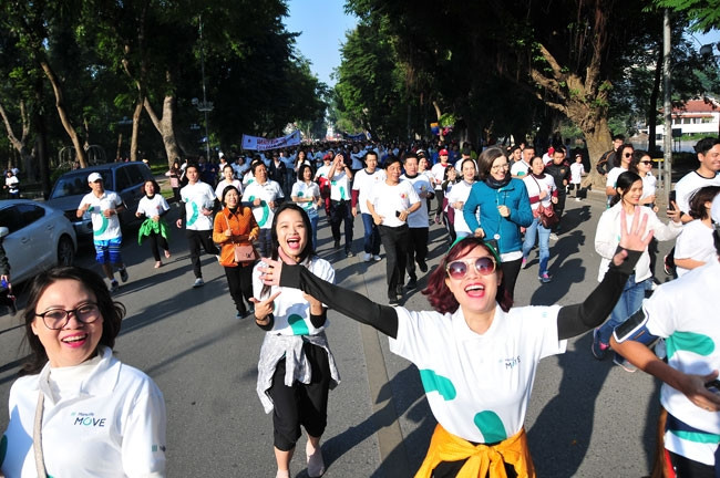 People run to donate for disadvantaged children ảnh 1