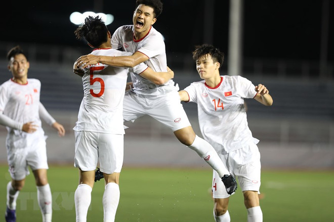 SEA Games 30: Vietnam beat Singapore 1-0, remain atop Group B ảnh 1