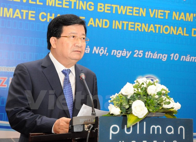 Vietnam holds climate change dialogue with development partners ảnh 1
