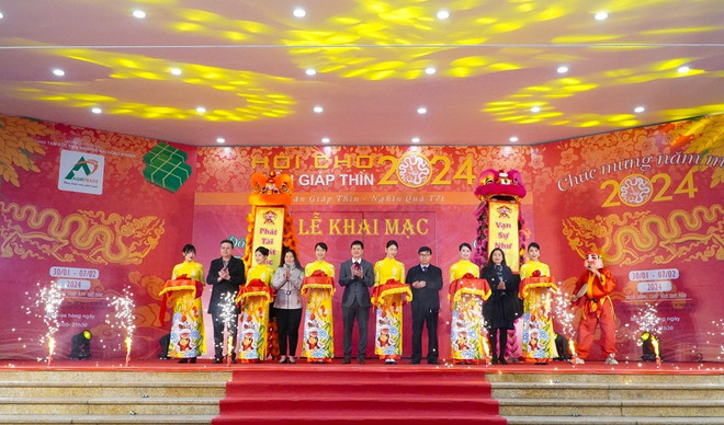 Spring fair opens in Hanoi ảnh 1