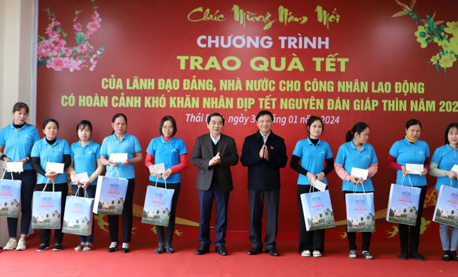 NA Vice Chairman presents Tet gifts to locals in Thai Binh ảnh 1 NA Vice Chairman presents Tet gifts to locals in Thai Binh ảnh 1