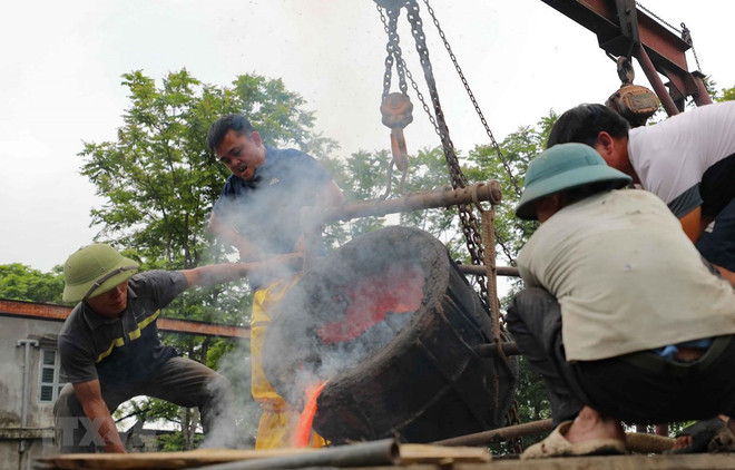 Around 300-kg bronze drum being made to mark national elections ảnh 1