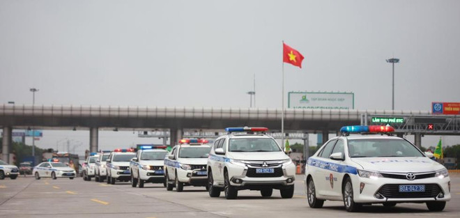 Traffic police deploy forces during upcoming holiday, election ảnh 1