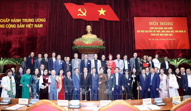 Intellectuals, scientists, writers, artists commended on national development ảnh 1