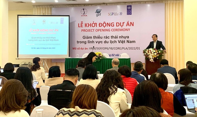 Project targeting plastic waste reduction in tourism launched ảnh 2
