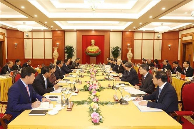 Vietnamese, Cambodian Parties hold high-level meeting in Hanoi ảnh 2