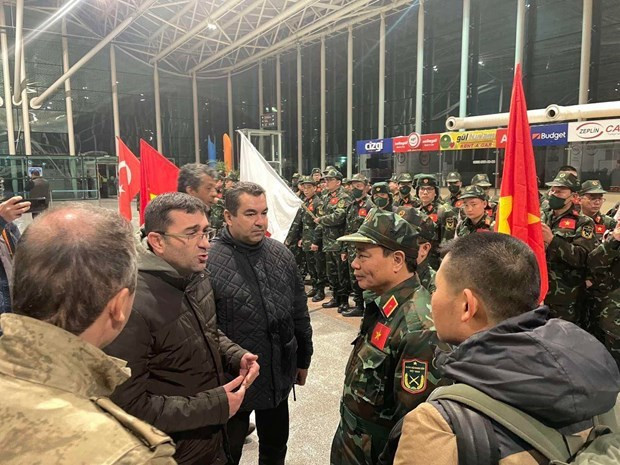 Vietnamese military rescuers join search for earthquake victims in Turkey ảnh 1