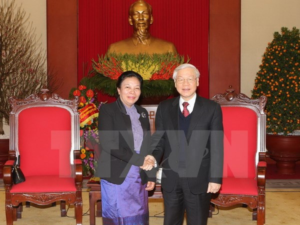 Party chief receives Lao counterpart’s congratulations on re-election ảnh 1 Party chief receives Lao counterpart’s congratulations on re-election ảnh 1
