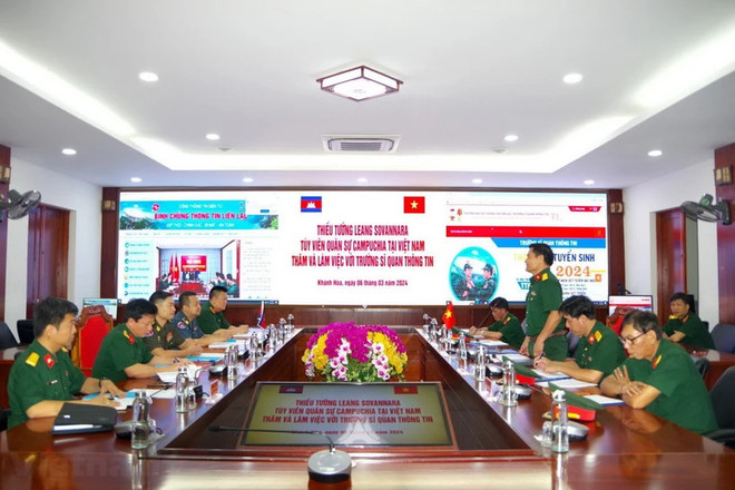 Vietnam, Cambodia cooperate in training signal officers ảnh 1