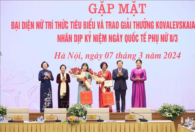Deputy PM honours female scientists with Kovalevskaia Award 2023 ảnh 1 Deputy PM honours female scientists with Kovalevskaia Award 2023 ảnh 1