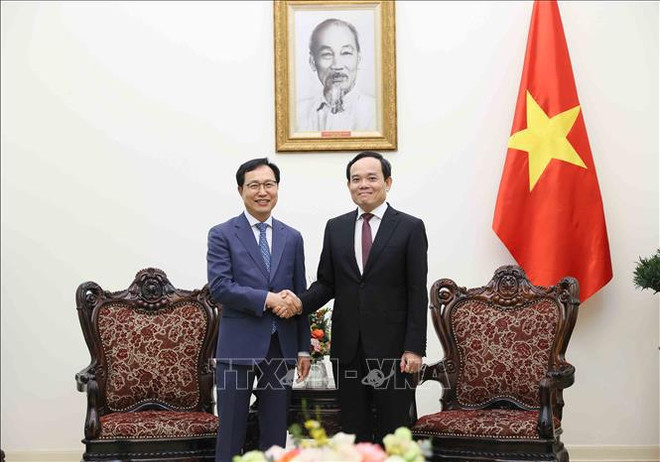 Deputy PM calls for Samsung's help in training semiconductor engineers ảnh 1 Deputy PM calls for Samsung's help in training semiconductor engineers ảnh 1