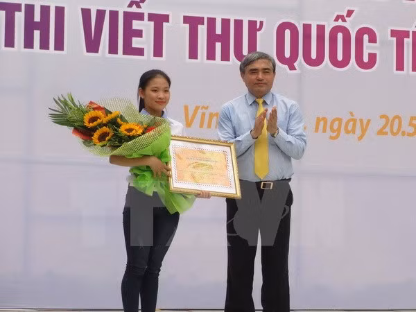 Winners of 45th UPU letter writing contest honoured ảnh 1