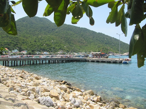 Cham Islanders join power grid ảnh 1