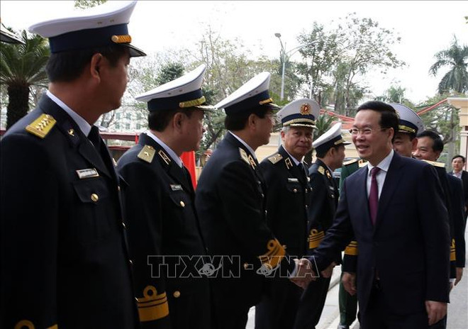 Party, Government leaders pay pre-Tet visits to navy, disadvantaged people ảnh 1 Party, Government leaders pay pre-Tet visits to navy, disadvantaged people ảnh 1