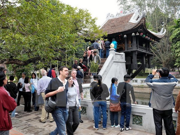 Vietnam welcomes 7.94 million foreign arrivals in 2015 ảnh 1