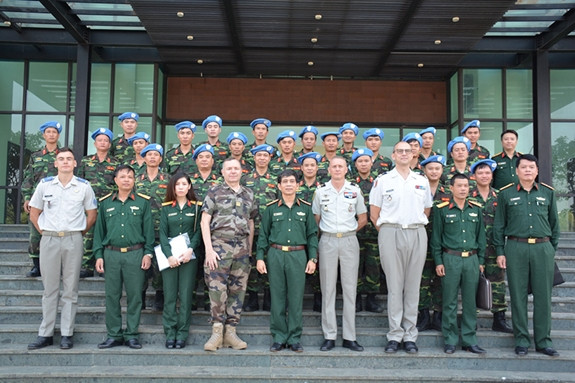 Vietnam, France boost peacekeeping cooperation ảnh 1