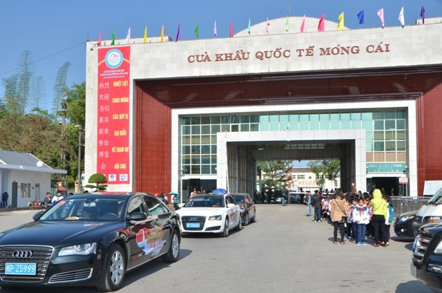 Quang Ninh: Mong Cai border gate serves Chinese tourist surge ảnh 1