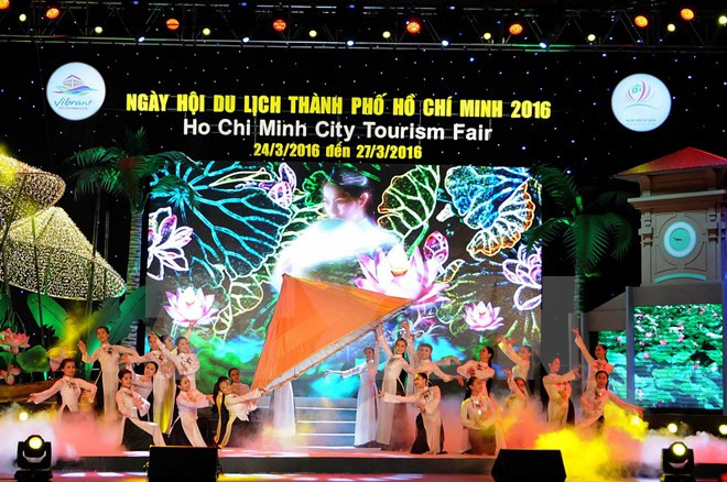 Tourism festival offers big discount tours, air tickets ảnh 1