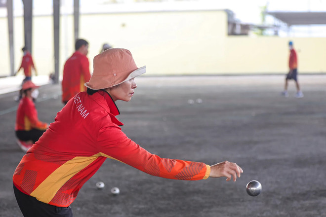 Vietnam petanque team overcomes difficulty to compete at SEA Games ảnh 3