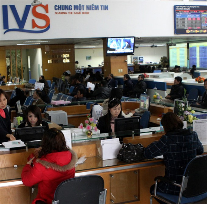 Shares edge up at the last minute in HCM City ảnh 1 Shares edge up at the last minute in HCM City ảnh 1