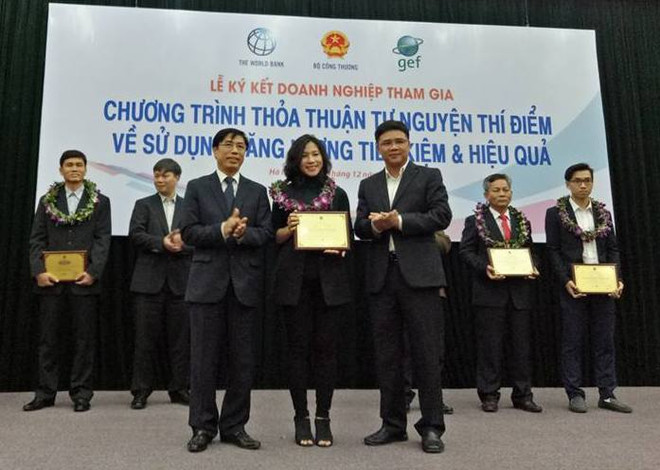 Firms commit to economical use of energy ảnh 1 Firms commit to economical use of energy ảnh 1