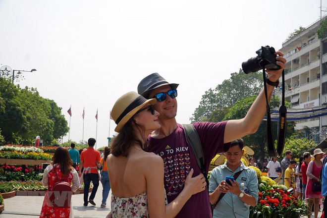 Vietnam greets over 9 million foreign tourists in seven months ảnh 1