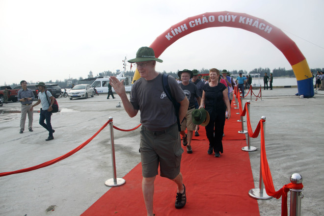 Quang Tri province welcomes cruise of foreign tourists ảnh 1