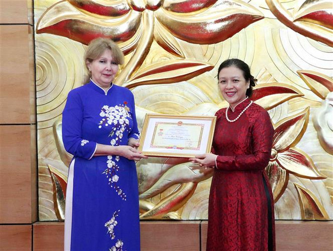 Armenian ambassador honoured with friendship insignia ảnh 1 Armenian ambassador honoured with friendship insignia ảnh 1