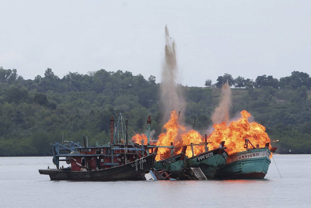 Indonesia seizes two Chinese fishing vessels ảnh 1