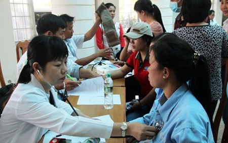  Few jobs provide medical checks ảnh 1