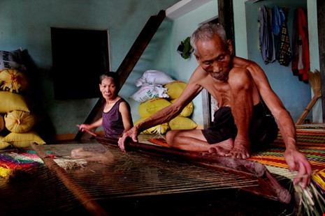 Craft villages step up production for Tet holiday ảnh 1
