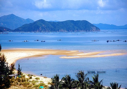 Central Ha Tinh province looks to tap sea tourism potential ảnh 1