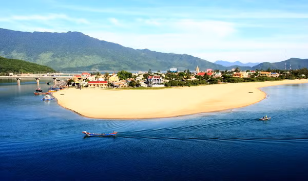 Thua Thien – Hue develops Lang Co tourism trademark ảnh 1
