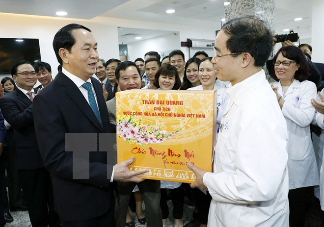 President Tran Dai Quang visits on-duty forces on Eve night ảnh 1