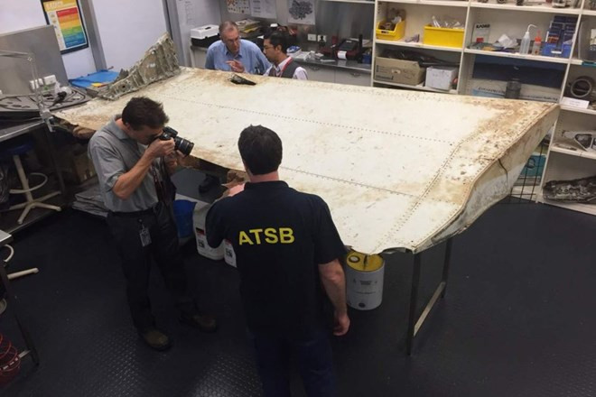 Australian, Malaysian ministers thank MH370 search crews ảnh 1 Australian, Malaysian ministers thank MH370 search crews ảnh 1