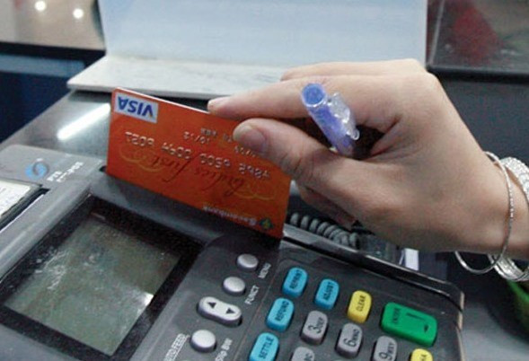 Cash payment declines by 2 percent in six years ảnh 1