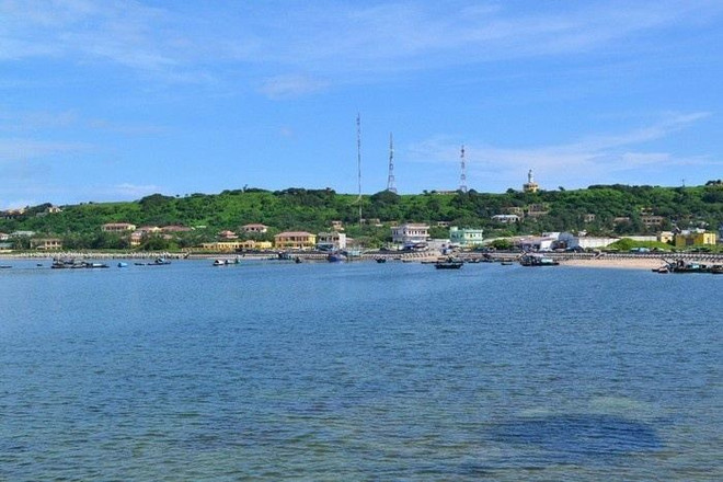 Bach Long Vi island district thrives from sea ảnh 1