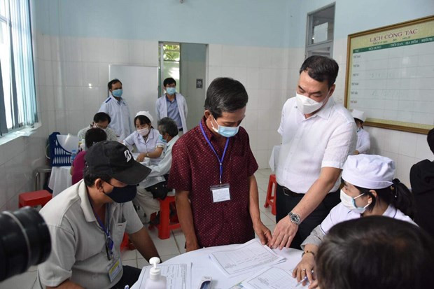 Nearly 300 volunteers in Long An engage in second-stage trials of Nano Covax ảnh 1