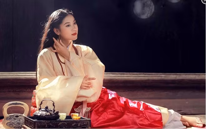 Actress wins award at 2021 Paris International Film Festival ảnh 1