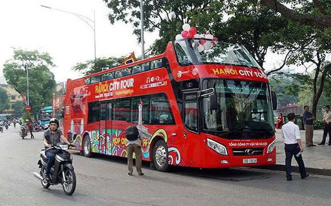 Double-decker buses in Hanoi fail to attract tourists ảnh 1
