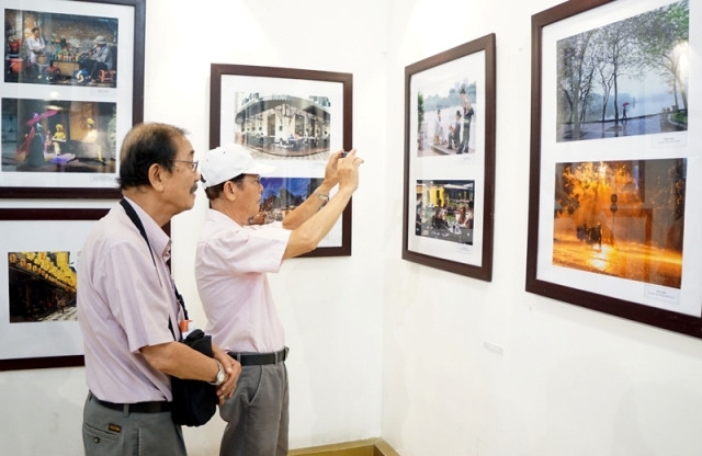Art exhibition highlights beauty of Hanoi ảnh 1