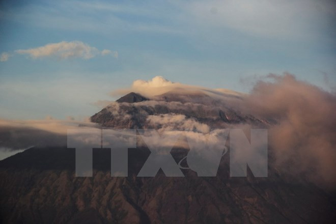 Agung volcano eruption reduces tourists to Bali ảnh 1