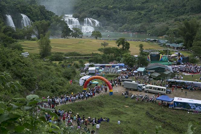 Ban Gioc Waterfall Festival opens in Cao Bang ảnh 1