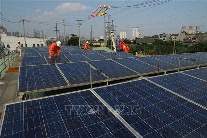 EVN suggests solutions to rooftop solar power-related issues ảnh 1