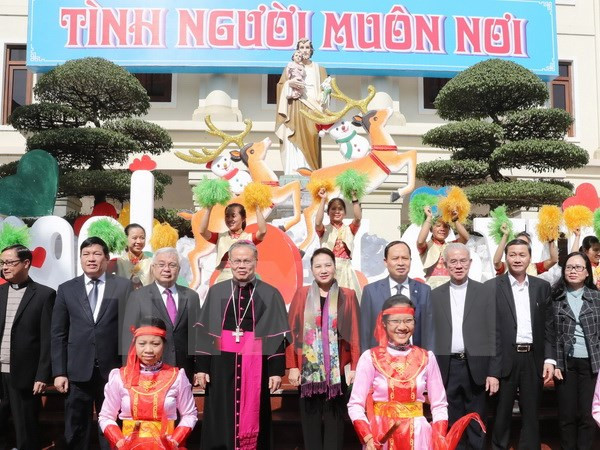 Top legislator extends Christmas greetings to Thanh Hoa’s Catholics ảnh 1