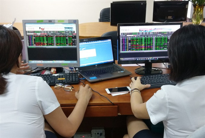 Bank stocks drag down VN-Index ảnh 1