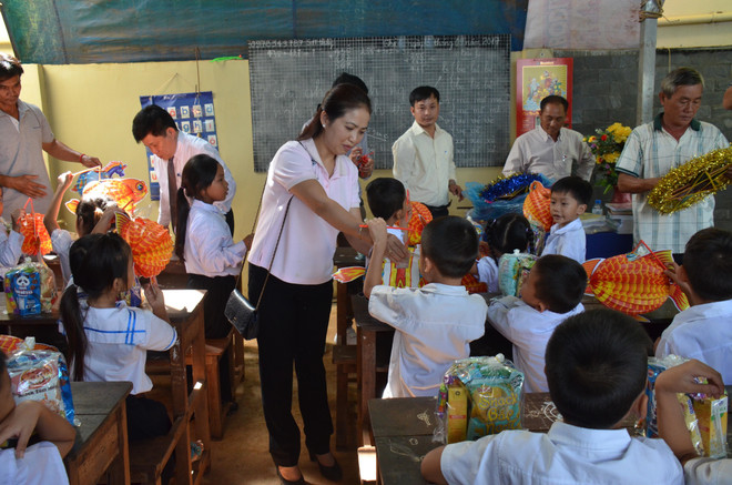 OVs in Cambodia build school for students in remote area ảnh 1